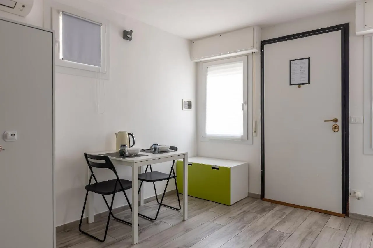 Station Apartment ピサ